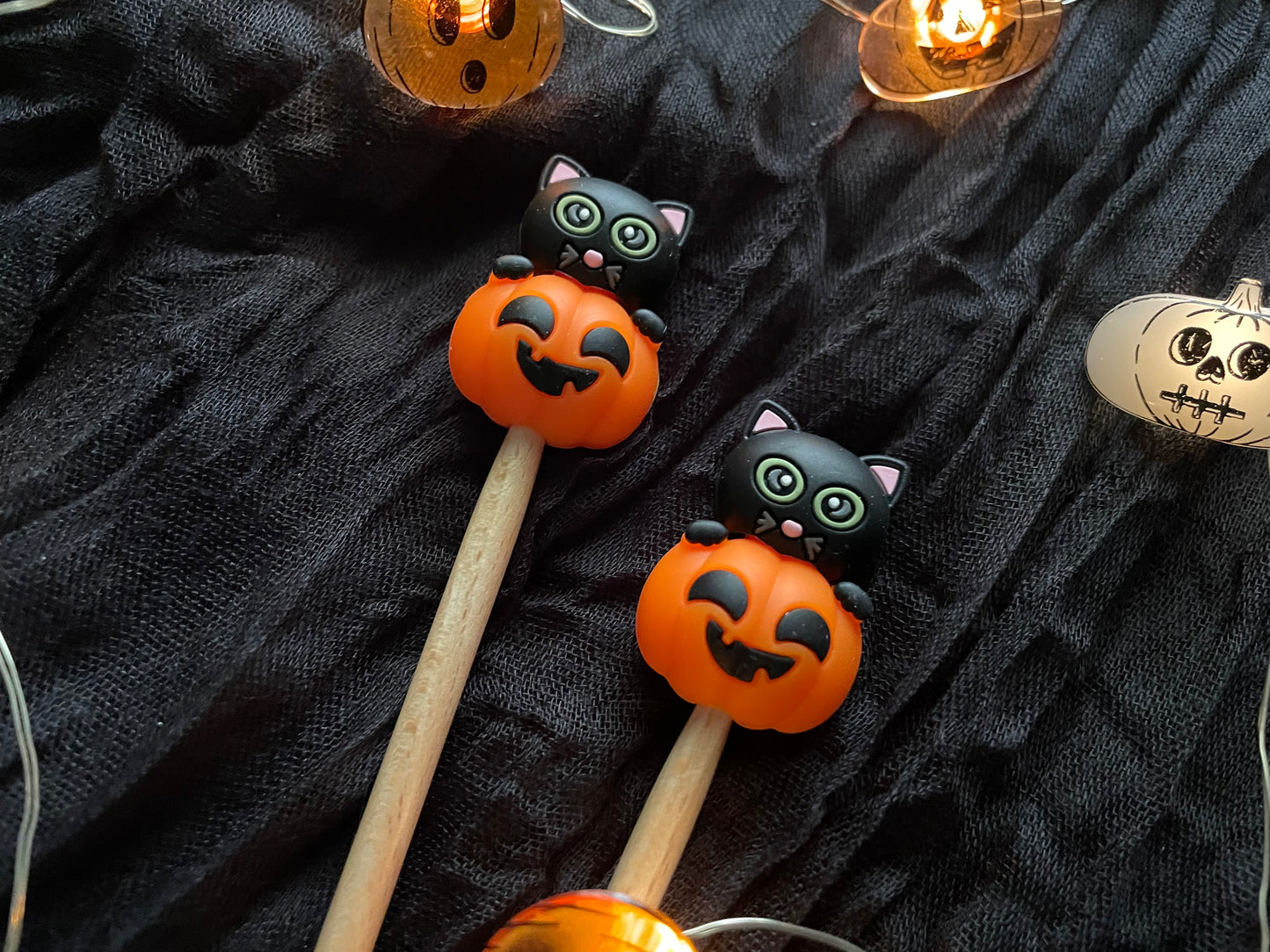 Jack-o'-Lantern Cat stitch stoppers